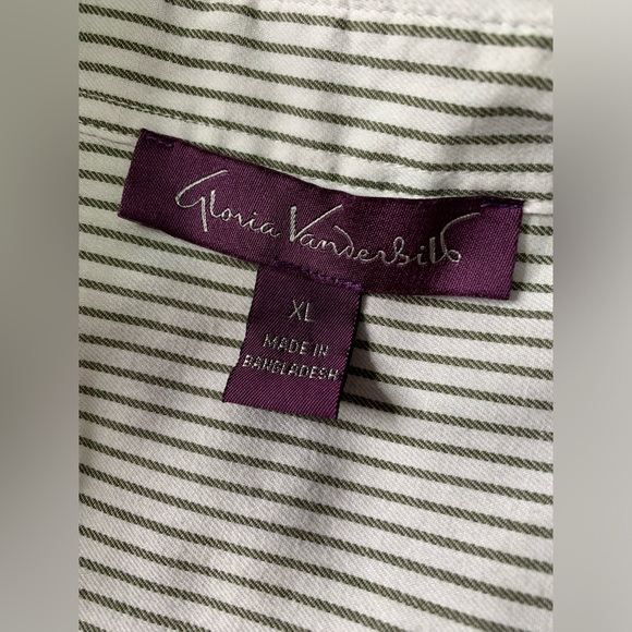 3/$20 Gloria Vanderbilt Button Up Collar
Roll Tab Long Sleeve Shirt Size XL - Picture 14 of 15